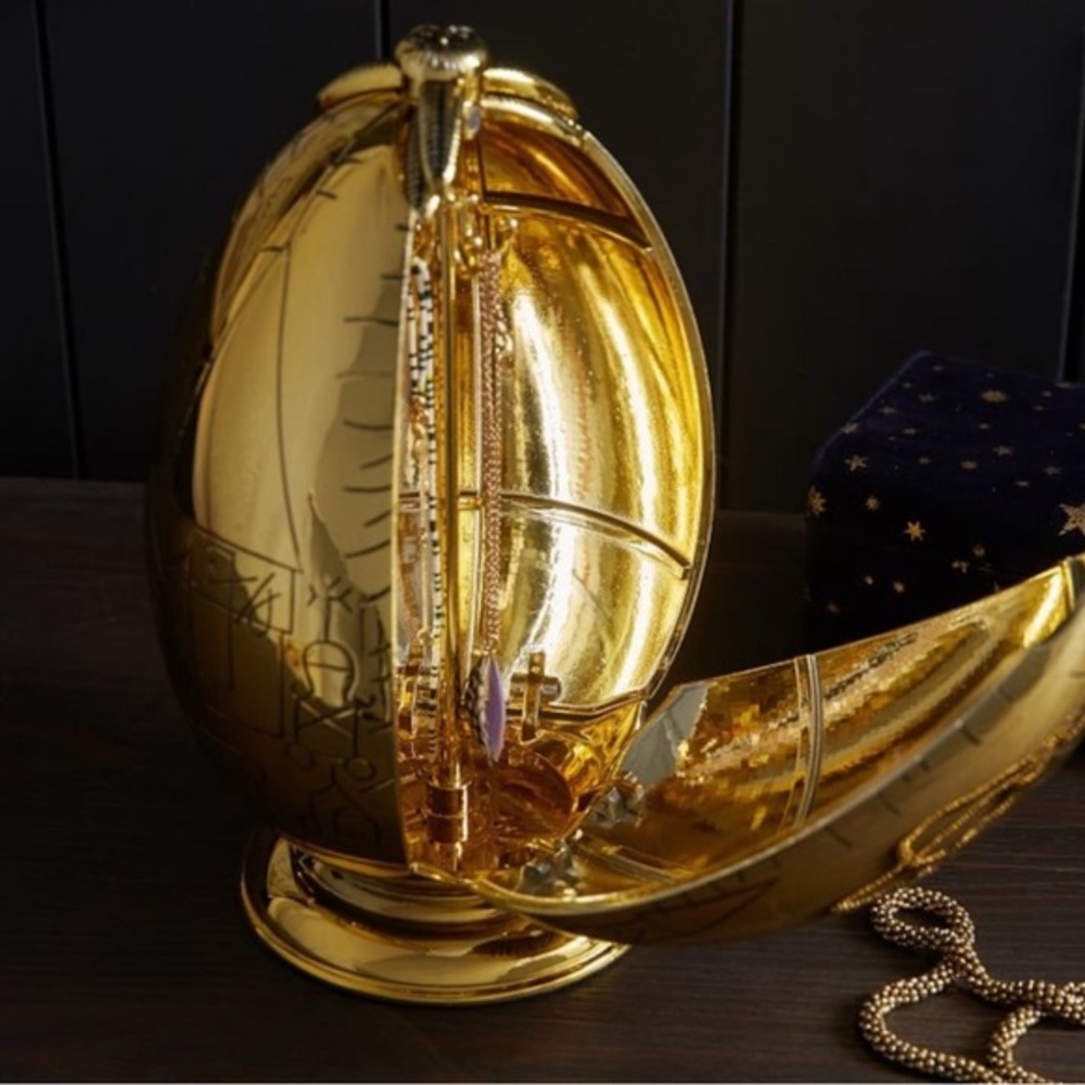 RARE Pottery barn Harry Potter triwizard golden egg Jewelry necklace‎ holder